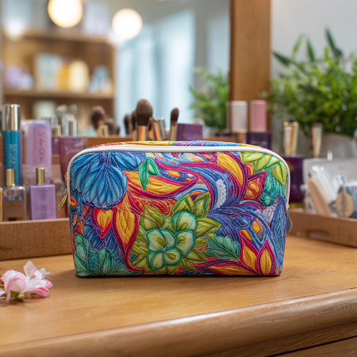 Elin - Gesteppte Kulturtasche Blumen und Äste