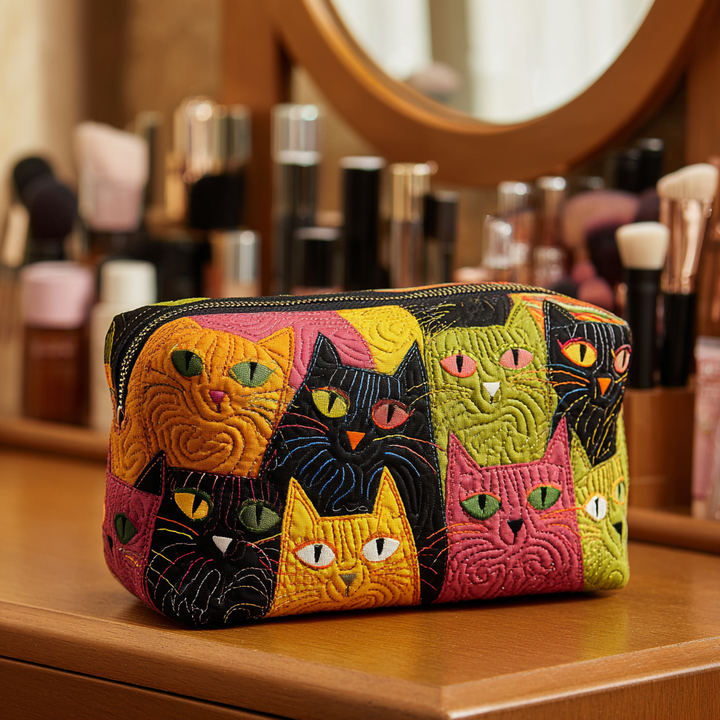 Anna - Gesteppte Kulturtasche Katzenmotiv im Garten
