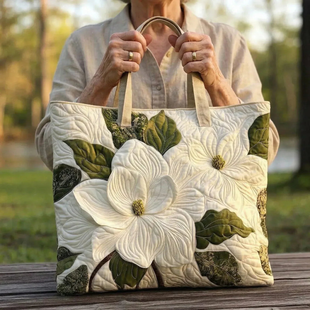 Ambachtelijke Gequiltte Tote Bag - Elegante Witte Lelies